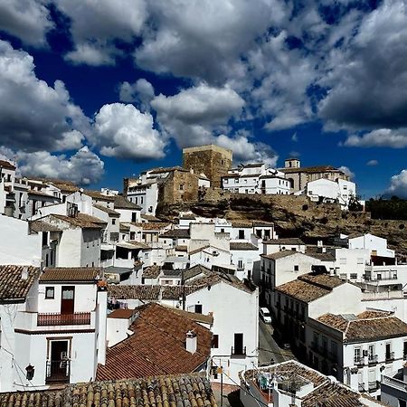 Casa De Las Lanzas Setenil De Las Bodegas Bagian luar foto