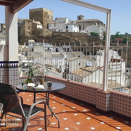Casa De Las Lanzas Setenil De Las Bodegas Bagian luar foto
