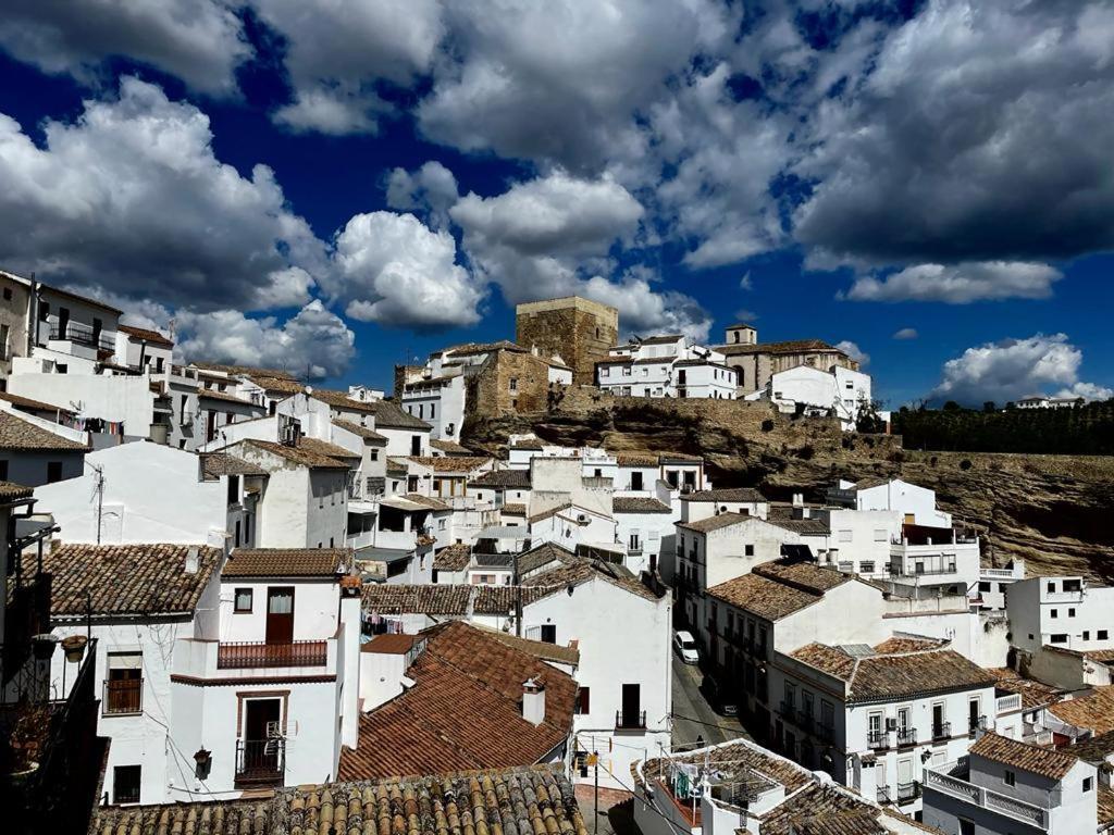 Casa De Las Lanzas Setenil De Las Bodegas Bagian luar foto