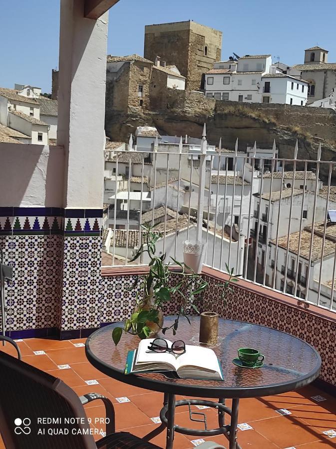 Casa De Las Lanzas Setenil De Las Bodegas Bagian luar foto